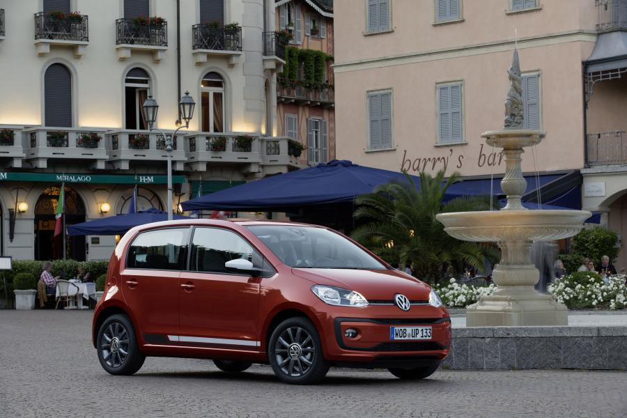  Volkswagen up! 5-Door 2016 года  (фото 13 из 26)